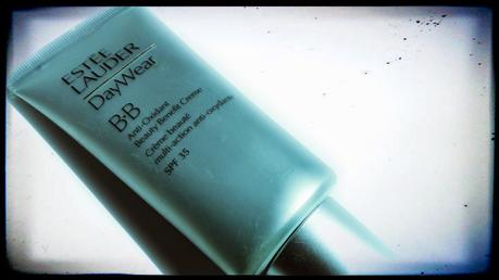 Te lo juro por mi DayWear, la BB cream de Estée Lauder.
