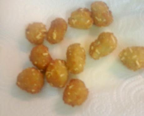 ESPAGUETIS CON TOMATE Y PALOMITAS DE POLLO CRUJIENTES CON VERDURAS