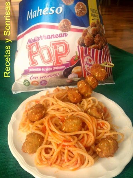 ESPAGUETIS CON TOMATE Y PALOMITAS DE POLLO CRUJIENTES CON VERDURAS