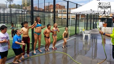 jugar con agua niños