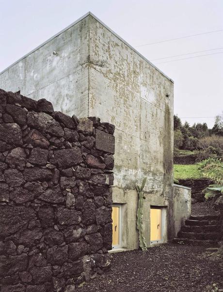 De antigua ruina a casa de vacaciones contemporánea en Azores