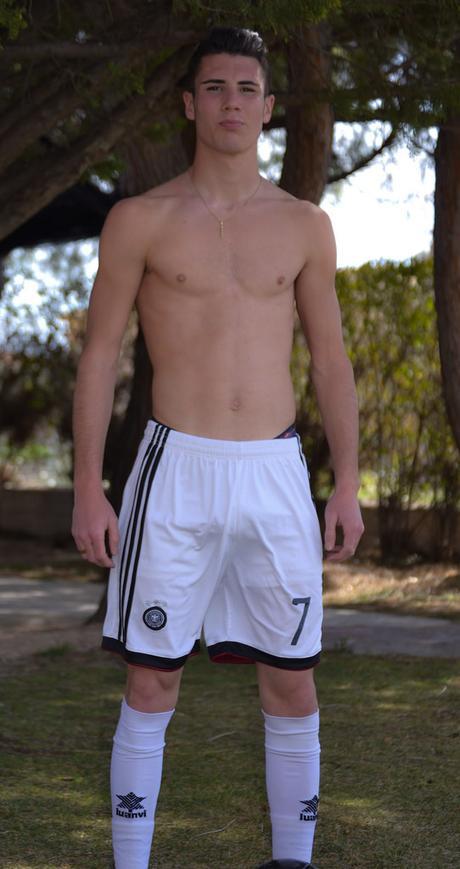 Mario Cañadas, Joven promesa del fútbol y modelo.