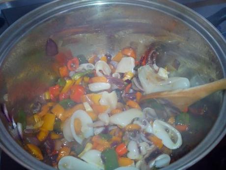 Cazuela de colores y calamares Cazuela de colores y calamares