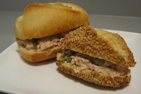 Bocadillito de atún con guindilla