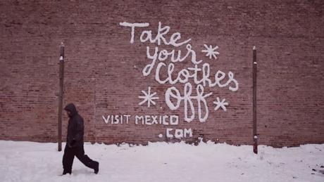 Graffitis con nieve para promocionar México como destino turístico