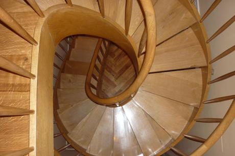 AL DETALLE: DISEÑO DE ESCALERA POR A-CERO, PARA UN INTERIORISMO EN LA CAPITAL.