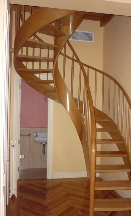 AL DETALLE: DISEÑO DE ESCALERA POR A-CERO, PARA UN INTERIORISMO EN LA CAPITAL.