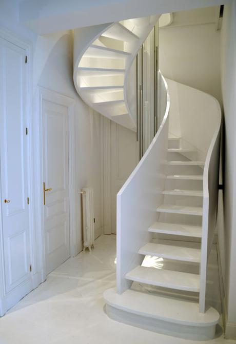 AL DETALLE: DISEÑO DE ESCALERA POR A-CERO, PARA UN INTERIORISMO EN LA CAPITAL.