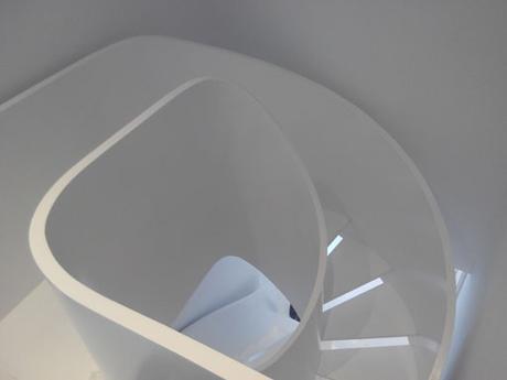 AL DETALLE: DISEÑO DE ESCALERA POR A-CERO, PARA UN INTERIORISMO EN LA CAPITAL.