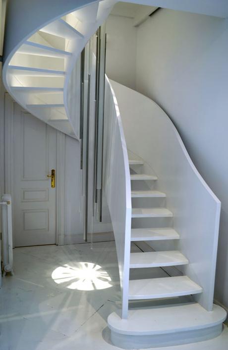 AL DETALLE: DISEÑO DE ESCALERA POR A-CERO, PARA UN INTERIORISMO EN LA CAPITAL.