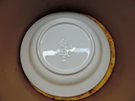 Montaditos o pinchos de tortilla de patata, cebolla, calabacin, salmón ahumado, tomate, lechuga y col lombarda.