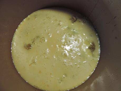 Montaditos o pinchos de tortilla de patata, cebolla, calabacin, salmón ahumado, tomate, lechuga y col lombarda.