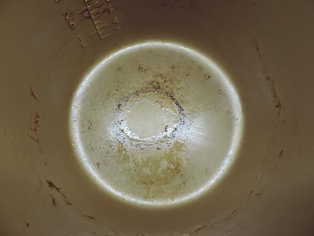 Montaditos o pinchos de tortilla de patata, cebolla, calabacin, salmón ahumado, tomate, lechuga y col lombarda.