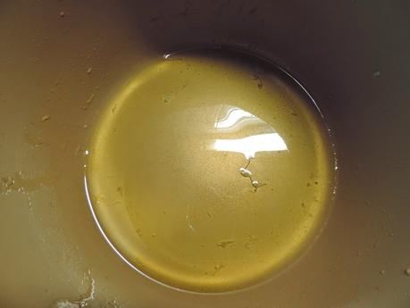 Montaditos o pinchos de tortilla de patata, cebolla, calabacin, salmón ahumado, tomate, lechuga y col lombarda.