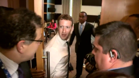 Mark Zuckerberg interrumpió por error una reunión en la Cumbre de las Américas.