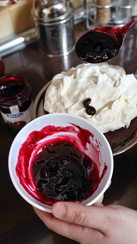 Tarta de frutos rojos, chocolate y mascarpone