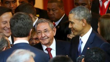 Se saludan en Panamá Raúl Castro y Barack Obama (+Fotos)