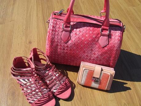 complementos, moda mujer, calzado, sandalias, botas, bolsos, carteras, modachic, 