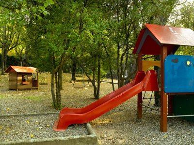 Rincones para escapadas en familia: Villa Engracia, Tarragona (incluye código descuento) 27-hotel-apartamentos-rurales-tarragona-sercotel-villa-engracia-parque-infantil