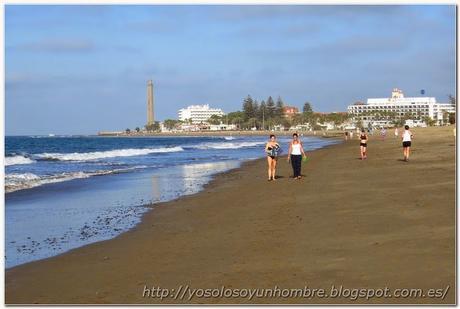 Playa de Maspalomas y faro al fondo Playa de Maspalomas y faro al fondo