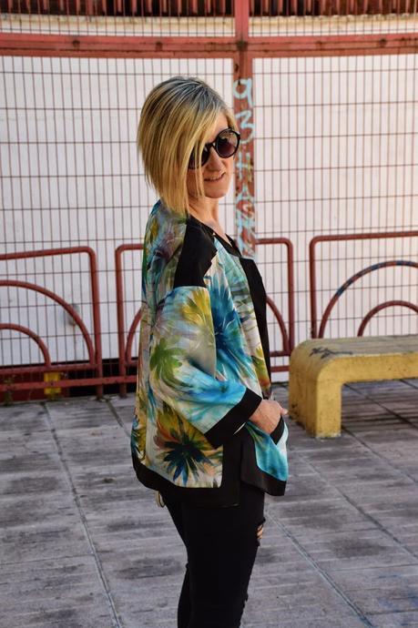 KIMONO CON ESTAMPADO TROPICAL