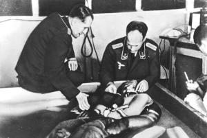 Los experimentos de Hitler Experimento de inmersión en agua helada (posteriormente se reanimaría al