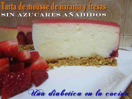 Tarta de mousse de naranja con gelatina de fresa y base de galletas sin azúcares añadidos