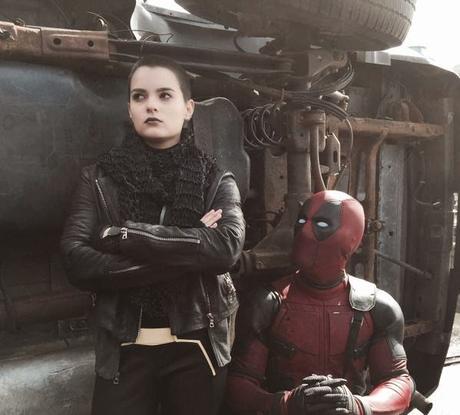 VISTAZO A DEADPOOL JUNTO A NEGASONIC (BRIANNA HILDEBRAND)