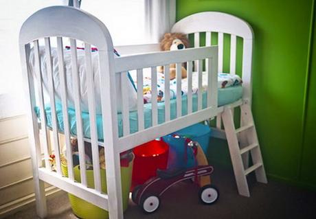 cama infantil hecha con cuna reciclada