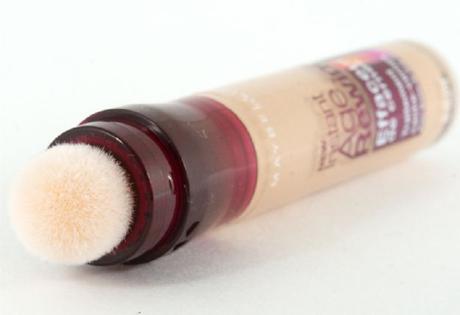 7 MUST HAVE DE MAQUILLAJE QUE NECESITAS ESTA PRIMAVERA LRG Magazine - CORRECTOR DE OJERAS