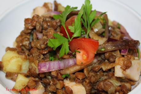 Ensalada templada de patatas, lentejas y pavo