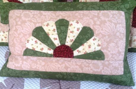 Patchwork Dresden plate