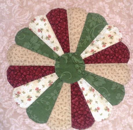 Patchwork Dresden plate