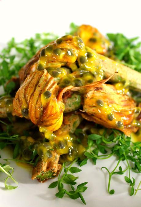 Flores de calabacín rellenas de brandada