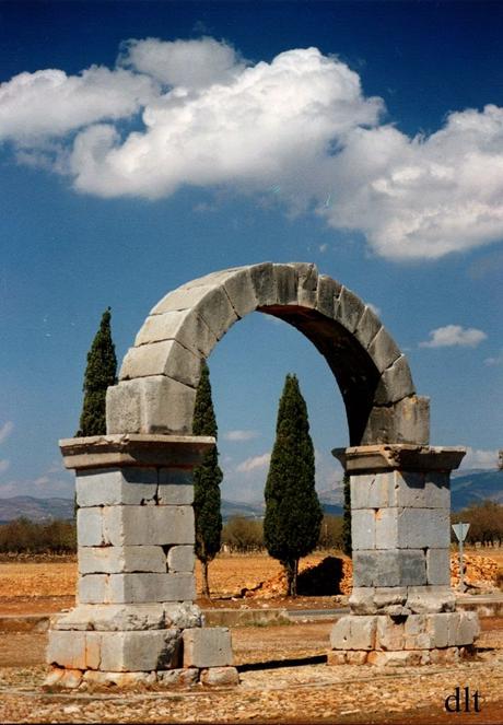 EL ARCO DE CABANES