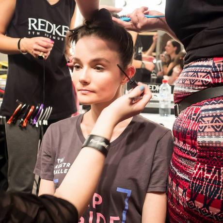 Moda, la diseñadora Kim Ellery con las bailarinas del Australian Ballet inauguran la MBFW de Sydney