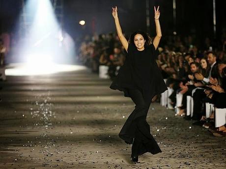 Moda, la diseñadora Kim Ellery con las bailarinas del Australian Ballet inauguran la MBFW de Sydney