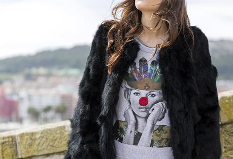 street style barbara crespo castro urdiales santander cantabria village dear tee sweatshirt adidas sea port church fashion blogger outfit hake blog de moda