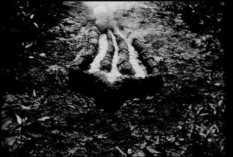 Ana Mendieta, Untitled (Gunpowder Silueta Series) (stills), 1981. Cortesía: Colección privada; Mendieta Collection, L.L.C.; Galerie Lelong, Nueva York