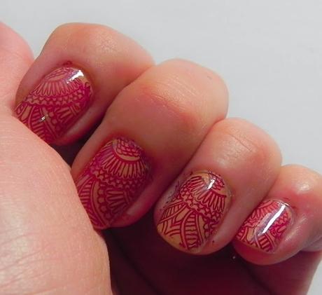 Busca tu pantone: Toasted Almond & Marsala (look y manicura)