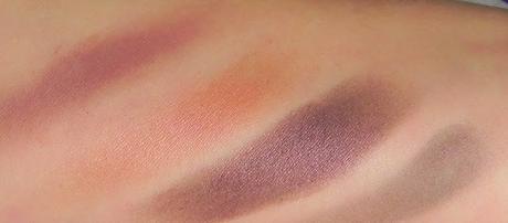 Busca tu pantone: Toasted Almond & Marsala (look y manicura)