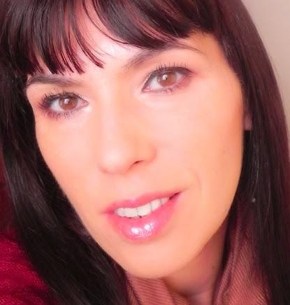 Busca tu pantone: Toasted Almond & Marsala (look y manicura)