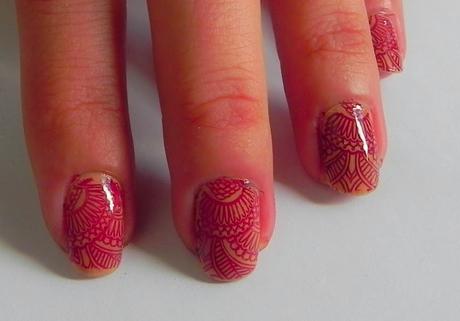 Busca tu pantone: Toasted Almond & Marsala (look y manicura)