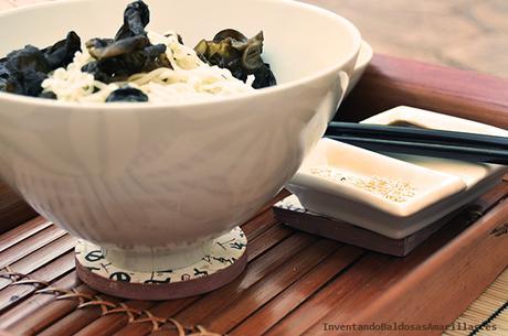 Posacuencos decorados con papel, pintura y tinta decoración oriental