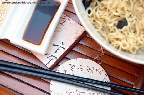 Mesa decorada al estilo japonés comida japonesa