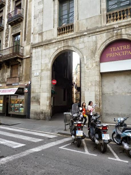 KIOSCO LA CAZALLA 1912, ARC DEL TEATRE A LA BARCELONA D' ABANS, D' AVUI I DE SEMPRE...14-04-2015...!!!