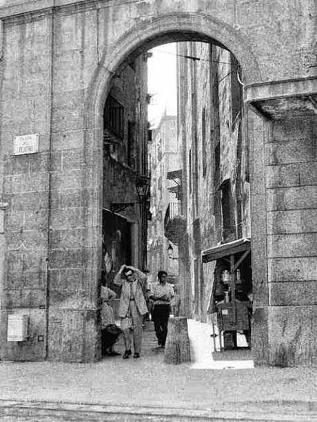 KIOSCO LA CAZALLA 1912, ARC DEL TEATRE A LA BARCELONA D' ABANS, D' AVUI I DE SEMPRE...14-04-2015...!!!