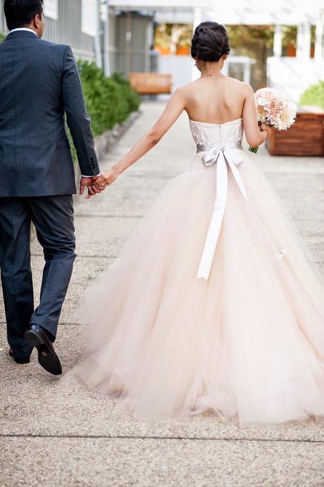 2310.- Nos vamos de boda. Vestidos de novia.