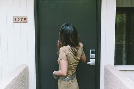 Coachella_2015-Music_Festival-Khaki_Maxi_Dress-Polo_Ralph_Lauren-Cowboy_Belt-Outfit-Street_Style-Festival_Look-36