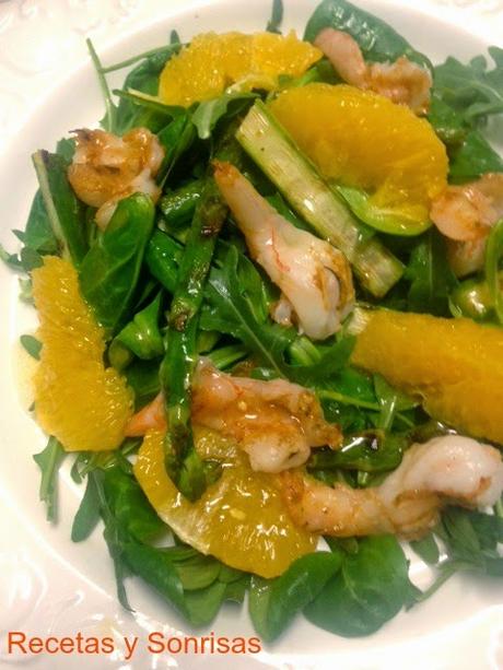 ENSALADA DE ESPÁRRAGOS VERDES, NARANJAS Y LANGOSTINOS
